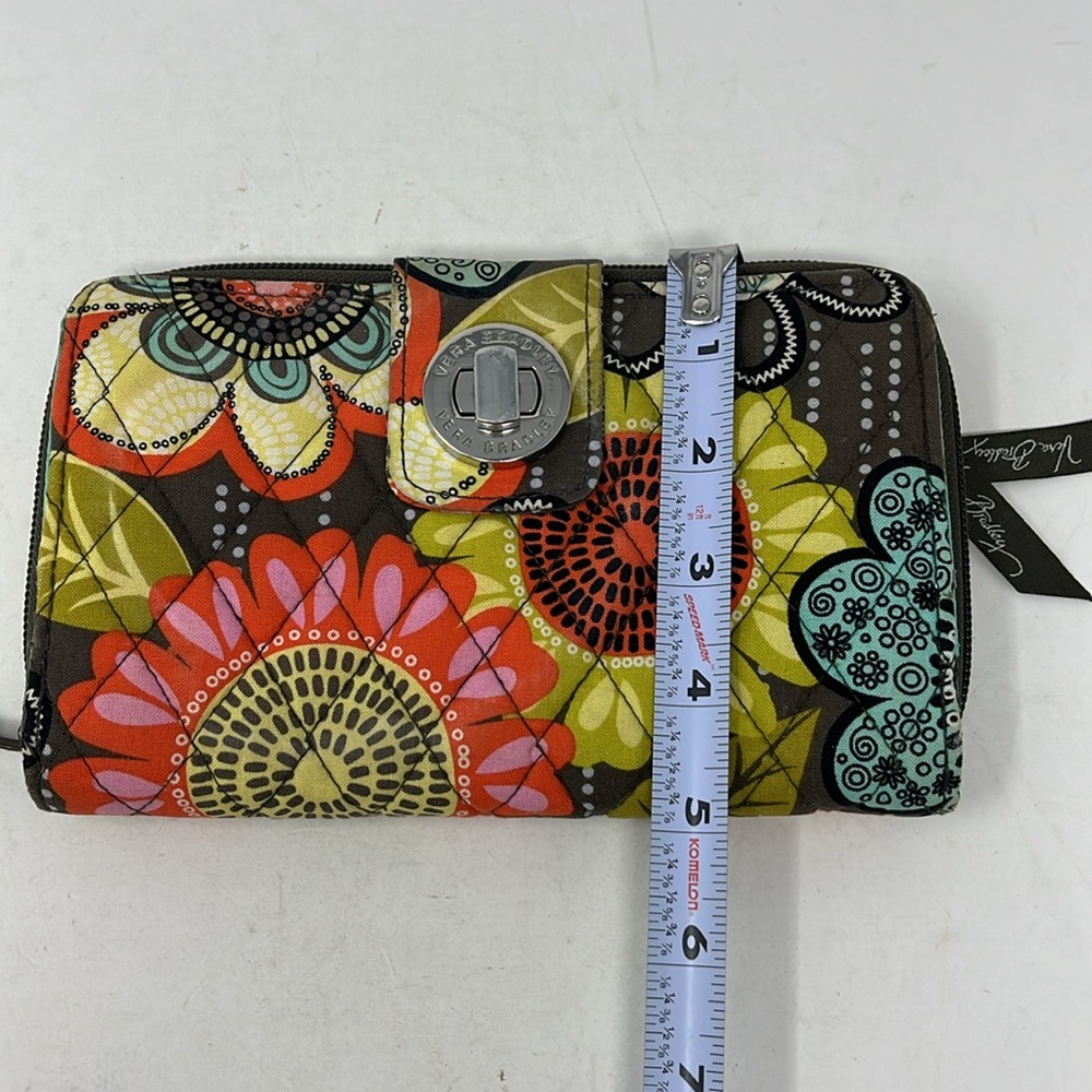 VERA BRADLEY FLOWER SHOWER LARGE QUILTED TWIST LOCK AND ZIP AROUND WALLET - Picture 13 of 16